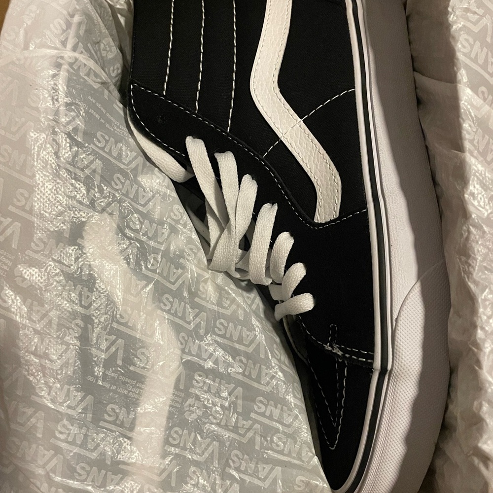 Vans - Picture 2 of 3